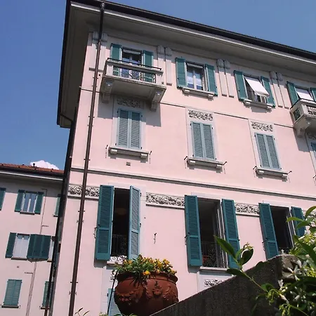 Larius Apartment *